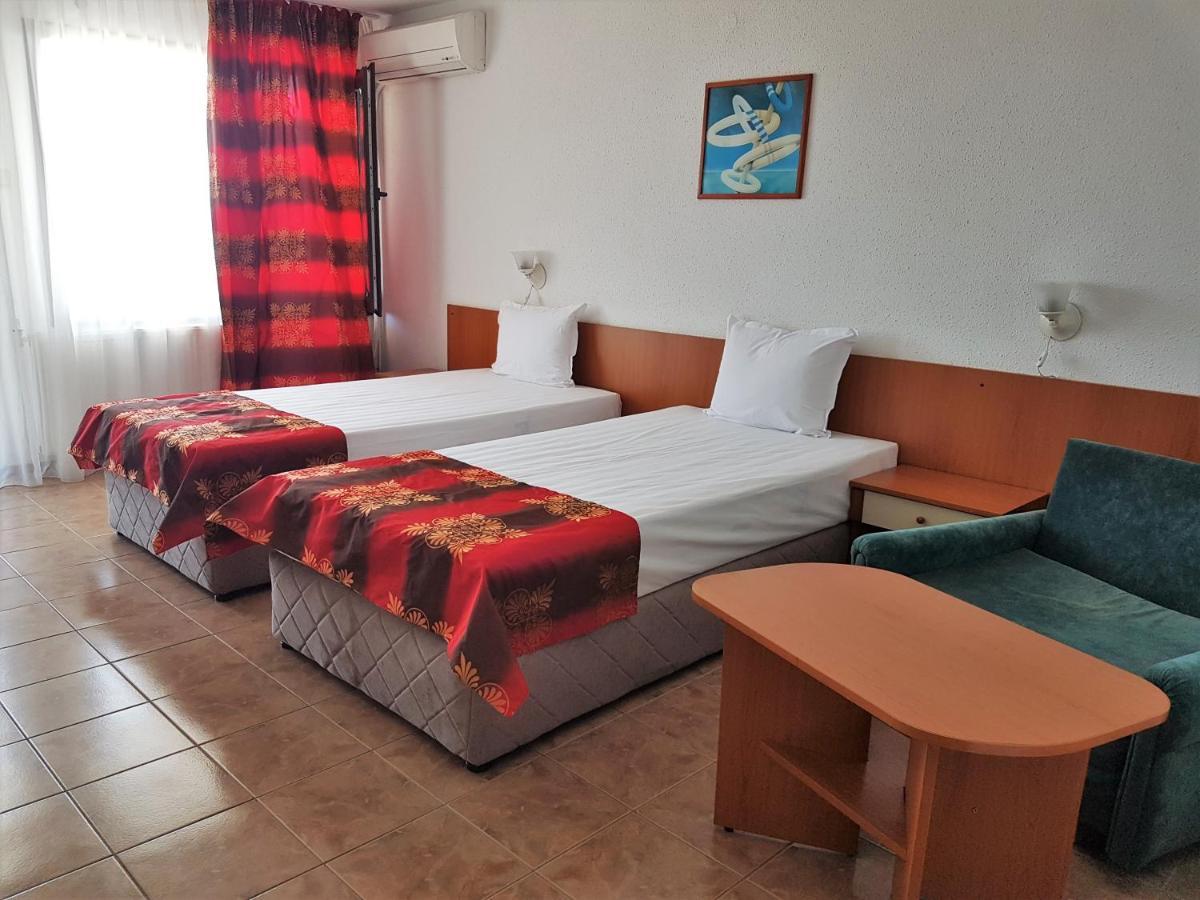 Семеен Хотел Венера Hotel Каварна Екстериор снимка
