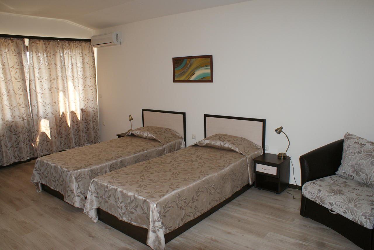 Семеен Хотел Венера Hotel Каварна Екстериор снимка